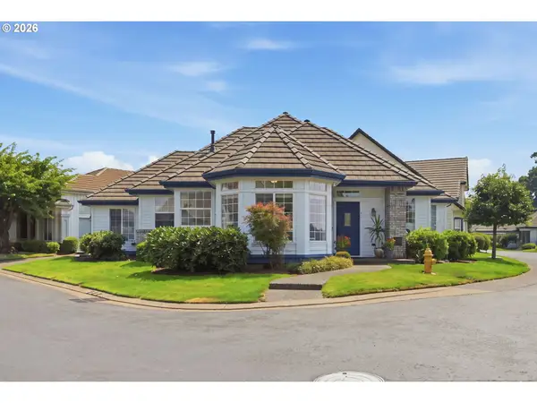1810 Lake Shore Dr, Eugene, OR 97408