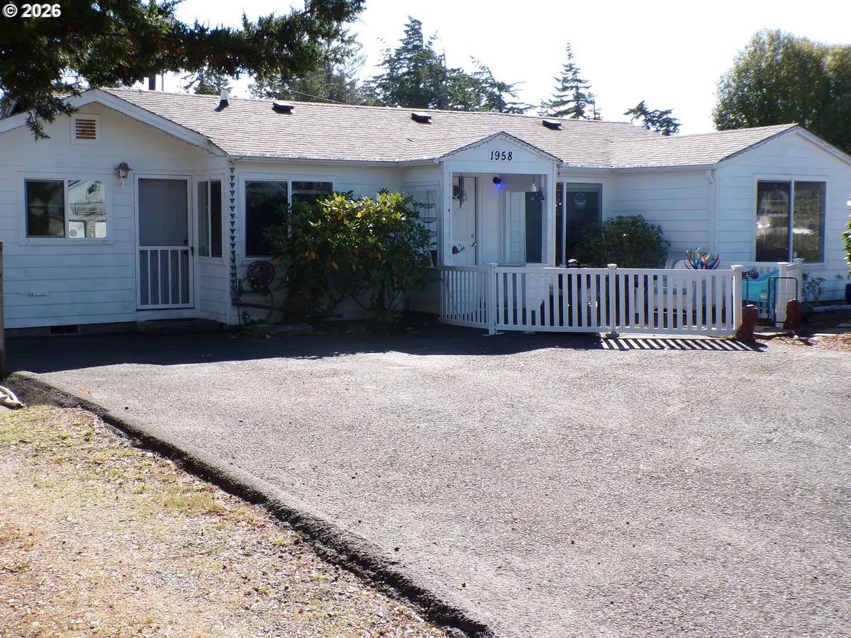 1958 17th St, Florence, OR 97439 - #1