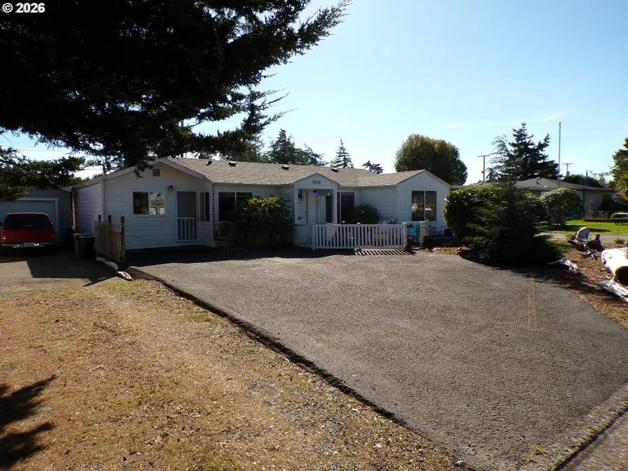 1958 17th St, Florence, OR 97439 - #3