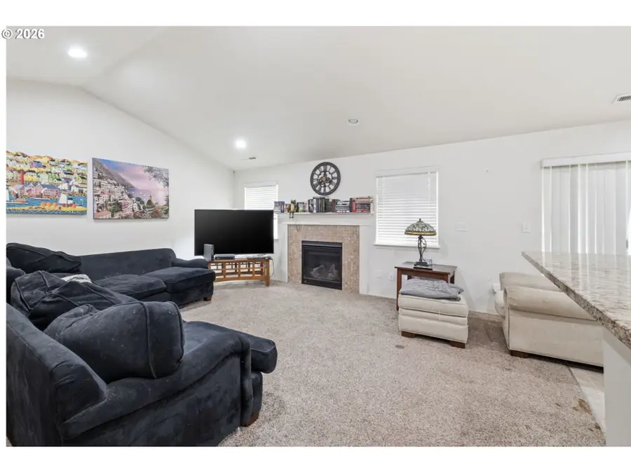 3692 Phantom Way, Eugene, OR 97402 - #3