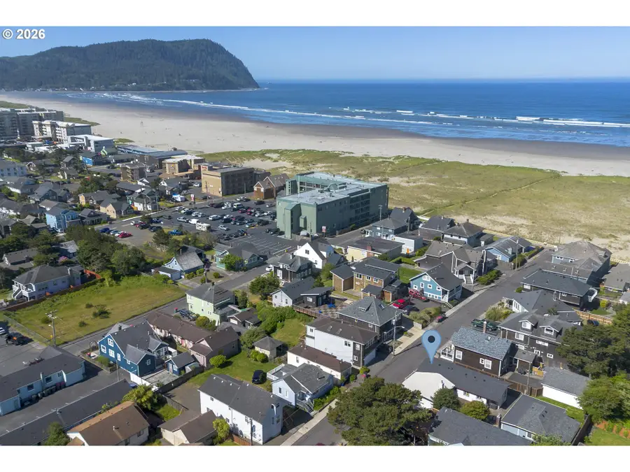 144 6th Ave, Seaside, OR 97138 - #2