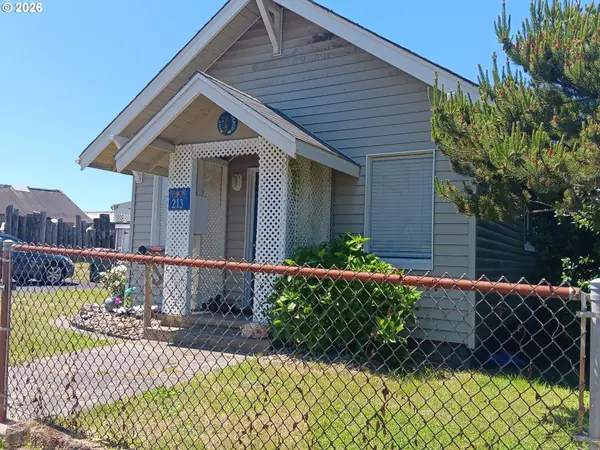 213 NW Cliff St, Newport, OR 97365