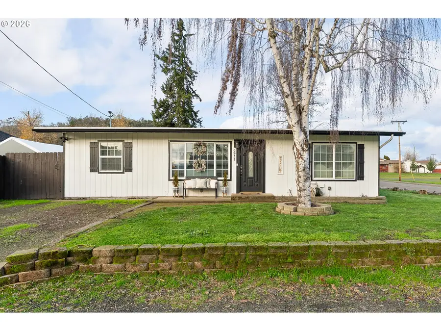 271 NW Sherry St, Winston, OR 97496 - Image #2