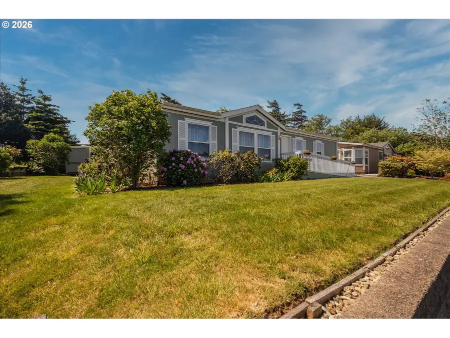 1707 13th St, North Bend, OR 97459 - #2