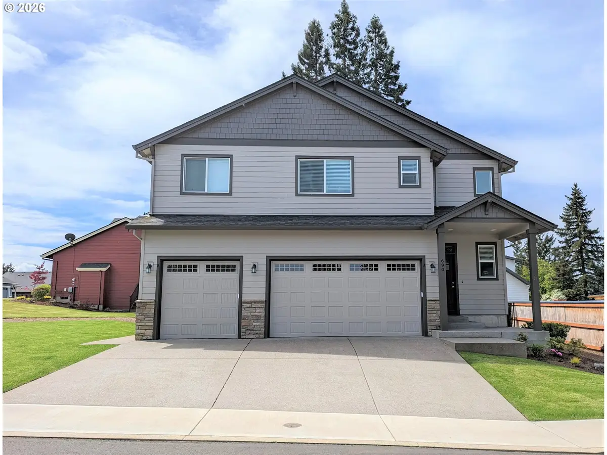 690 E 1st Ave, Estacada, OR 97023 - #1