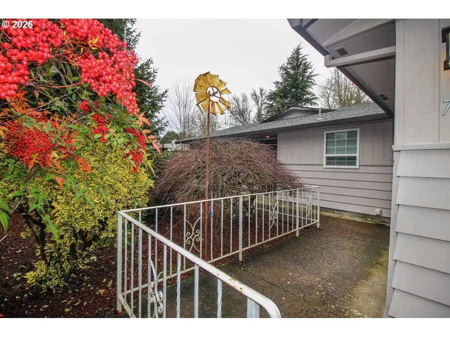 731 NW Baker Creek Rd, McMinnville, OR 97128 - Image #2