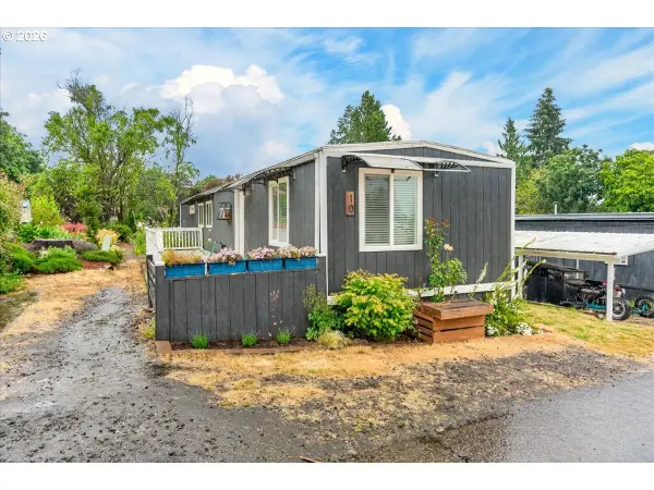 2300 NW Country Ln #10, Gaston, OR 97119