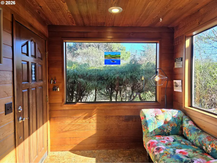 417 SE Roberts Ave, Gresham, OR 97080 - #3