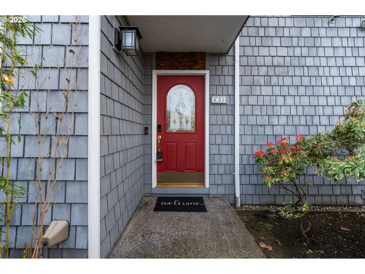 601 N Tomahawk Island Dr, Portland, OR 97217 - #1