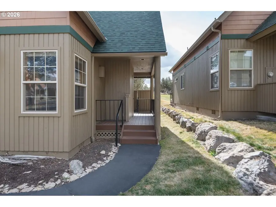 8968 Cliff Swallow Dr, Redmond, OR 97756 - #2