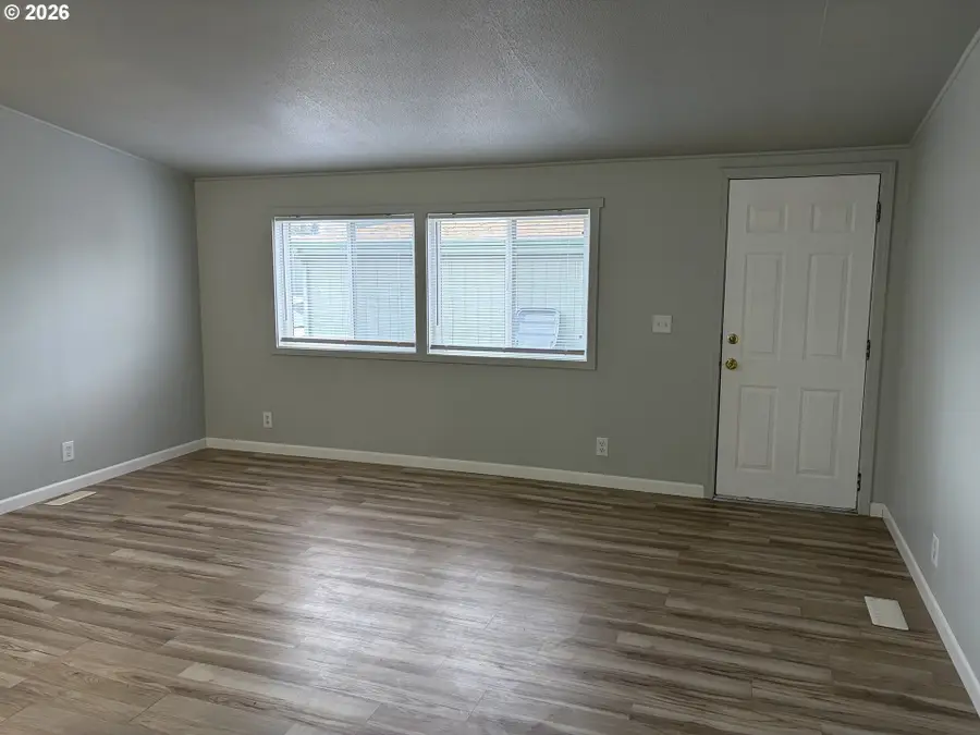 700 N Mill St #21, Creswell, OR 97426 - #3