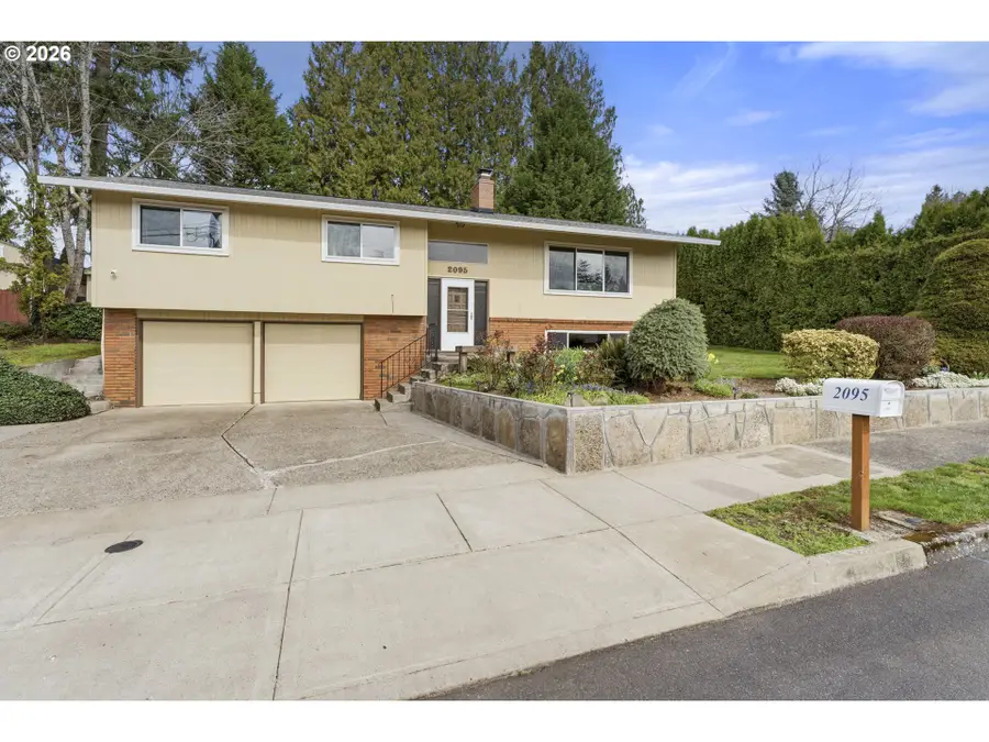 2095 NW 3rd St, Gresham, OR 97030 - #2