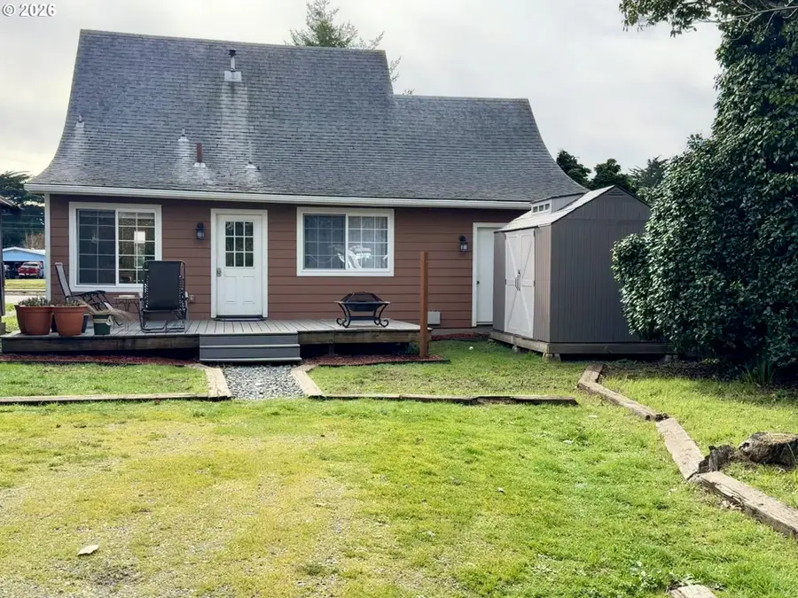 945 2nd St, Bandon, OR 97411 - #3
