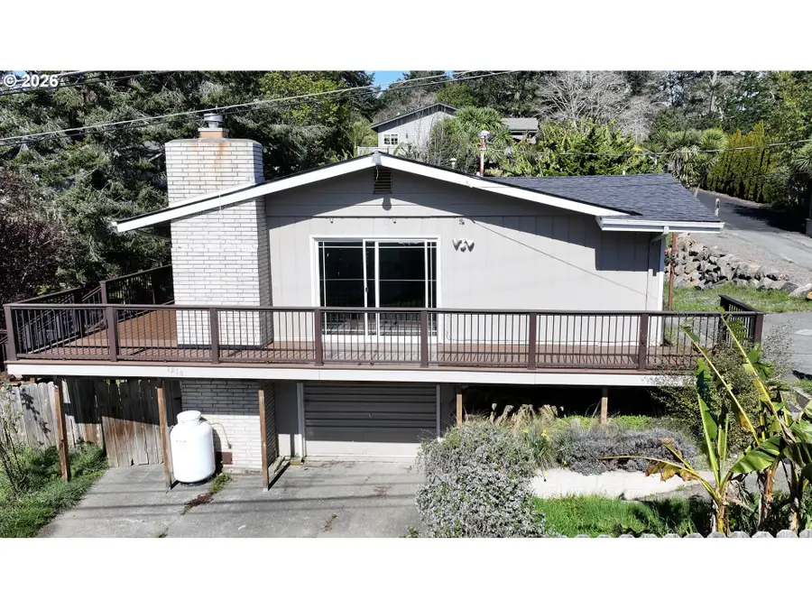 1214 Ransom Ave, Brookings, OR 97415 - #3