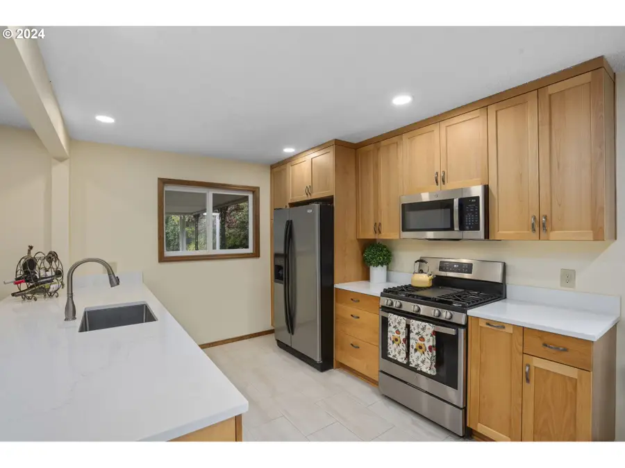 15775 SW Queen Victoria Pl, King City, OR 97224 - #3