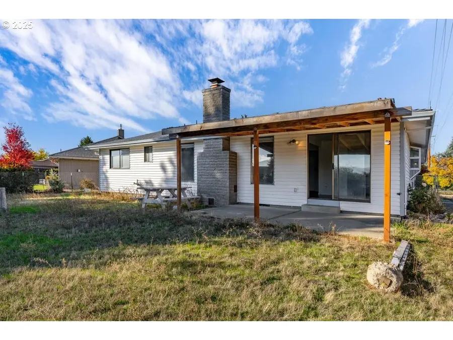 3046 Crystal Mountain Ave, Medford, OR 97504 - #3