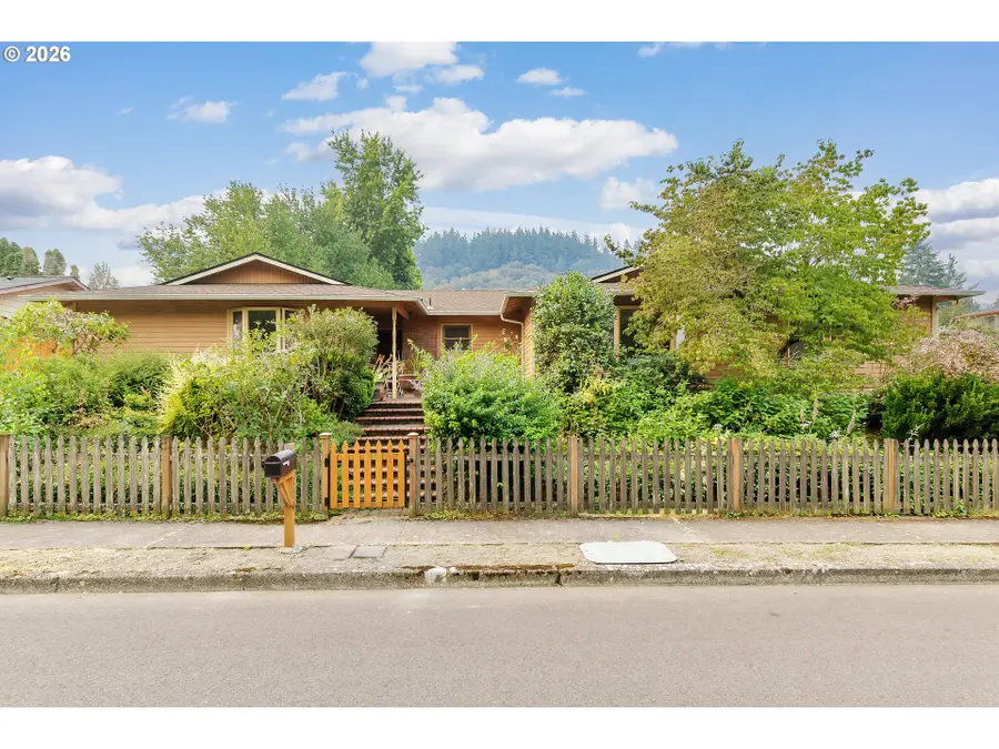 370 SW 4th St, Gresham, OR 97080 - #2