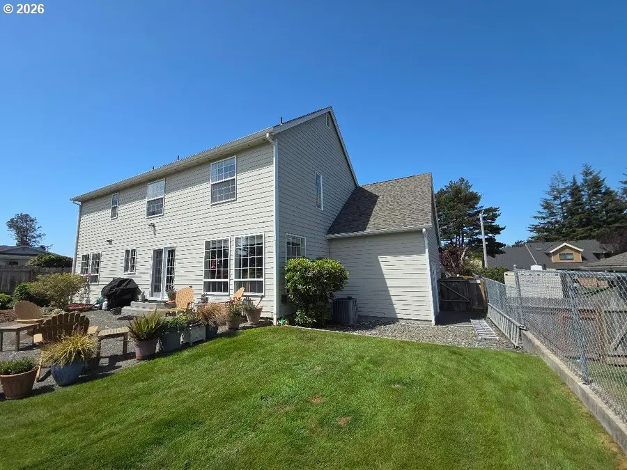 2383 Oregon Ave, North Bend, OR 97459 - #3