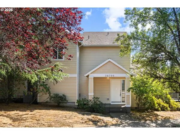 38796 Cascadia Village Dr, Sandy, OR 97055