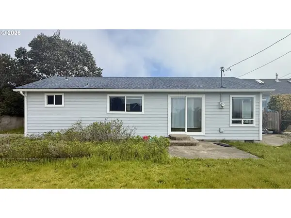 6 Eden Ln, Florence, OR 97439