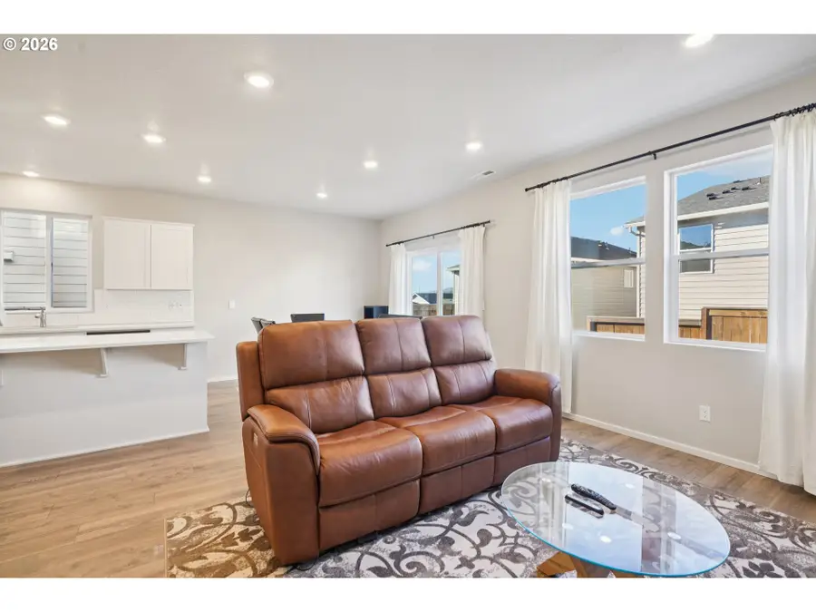 3737 SW Redfern Ave, Gresham, OR 97080 - Image #2