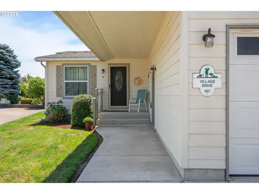 167 Village Dr, Cottage Grove, OR 97424 - #3