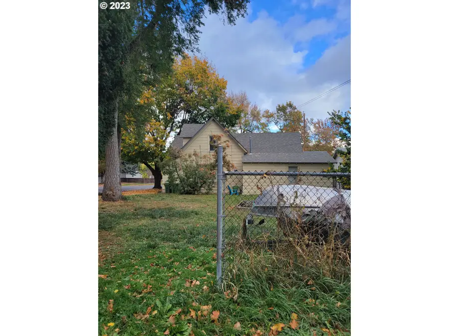 2203 N Fir St, La Grande, OR 97850 - #2
