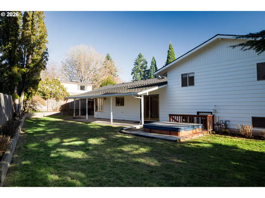 2085 SW Roxbury Ave, Portland, OR 97225 - Image #3