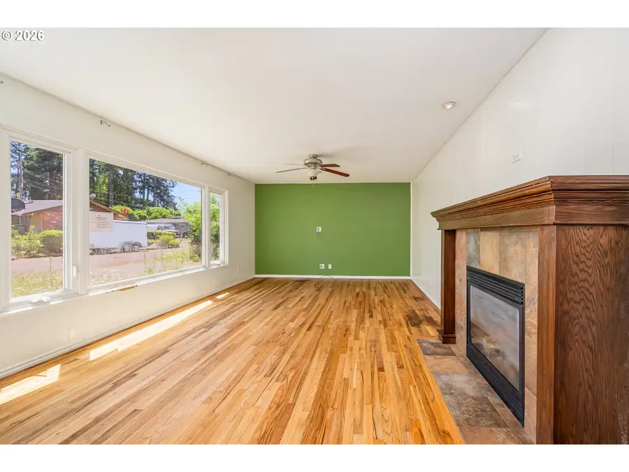 248 Hayes Ave, Cottage Grove, OR 97424 - #2