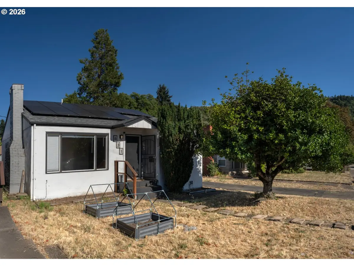 631 W Union St, Roseburg, OR 97471 - #1