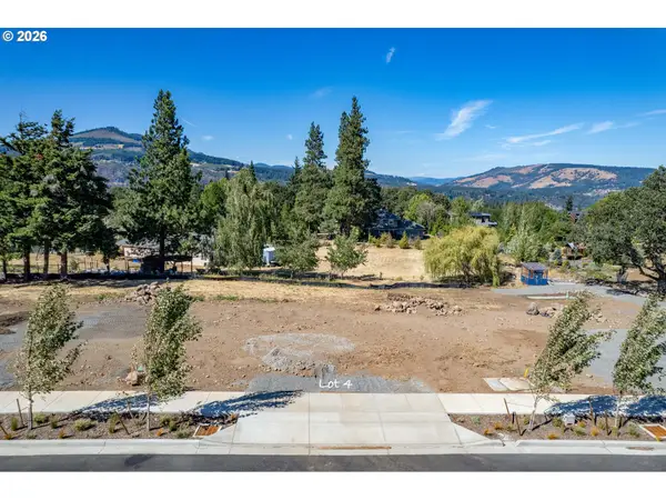3940 Carr Dr #4, HoodRiver, OR 97031