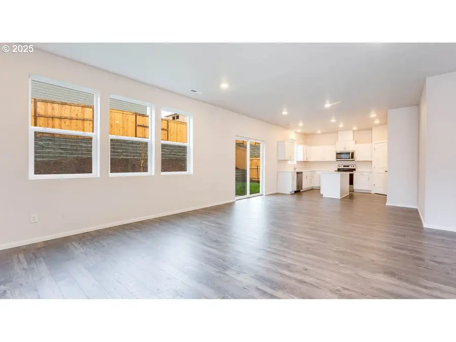 9366 SE Crystal Rose St Ne, Portland, OR 97086 - Image #3