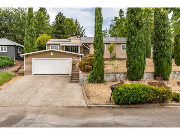 694 NE Knoll Ave, Roseburg, OR 97470