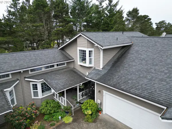 2013 Royal Saint George Dr, Florence, OR 97439