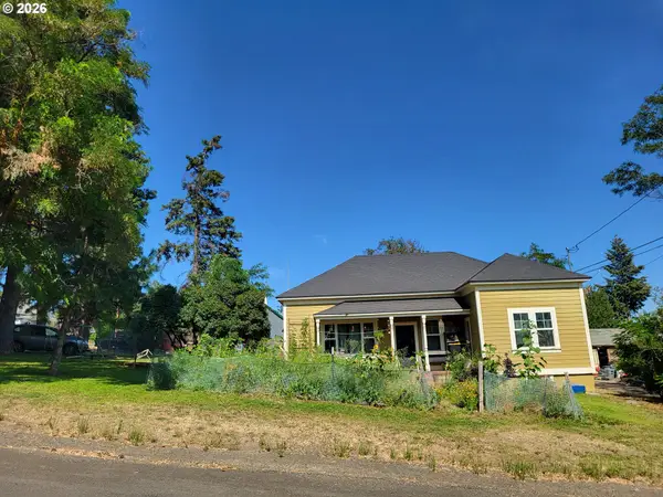 204 First St, Moro, OR 97039