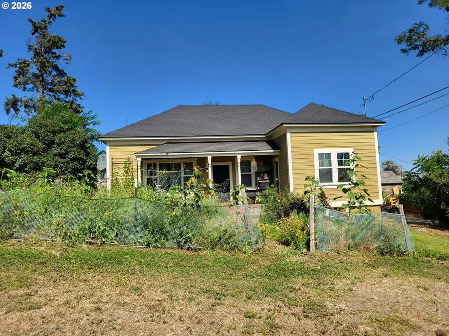 204 First St, Moro, OR 97039 - #2