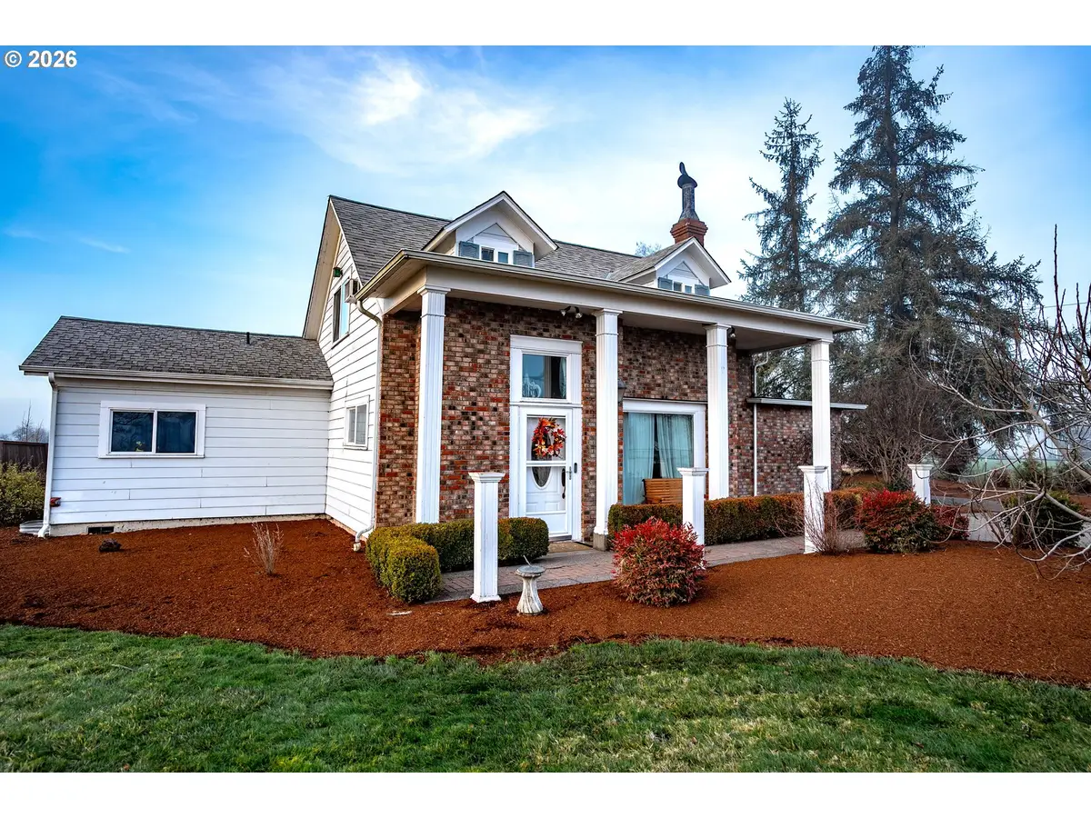 30577 Diamond Hill Dr, Harrisburg, OR 97446 - Image #1