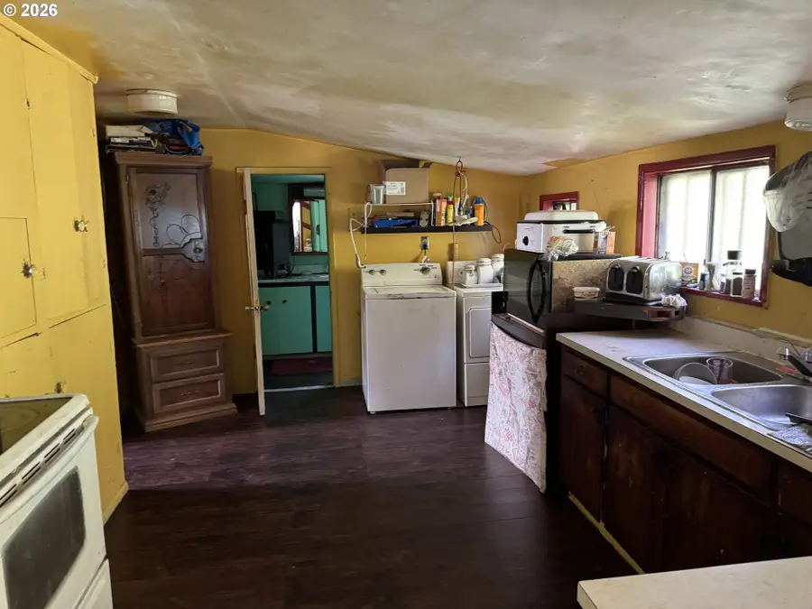 546 NW 10th St, Newport, OR 97365 - #3