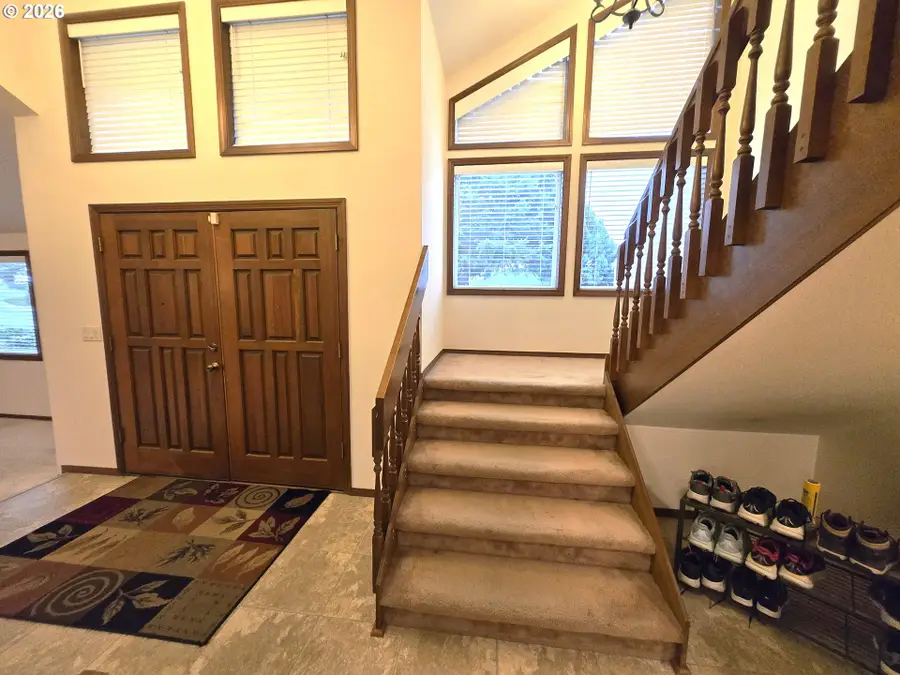 929 E Pine Ave, Hermiston, OR 97838 - #2