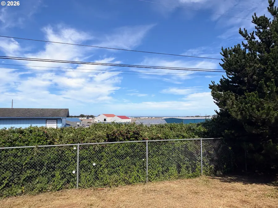 29835 Hillcrest St, Gold Beach, OR 97444 - #3