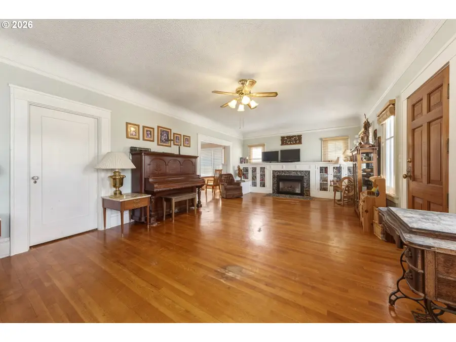 193 S Columbia St, Milton Freewater, OR 97862 - #3