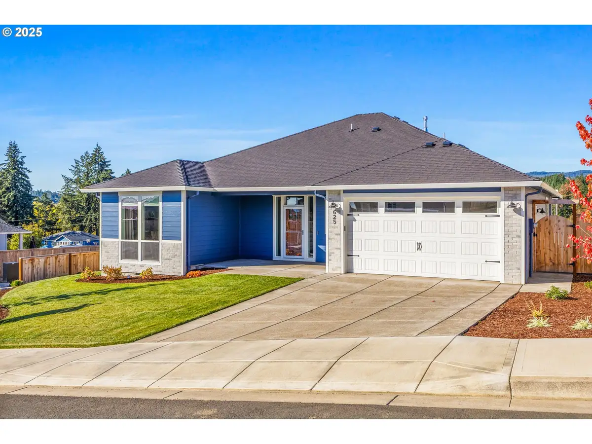 625 NW Crater Lake Dr, Dallas, OR 97338 - Image #1