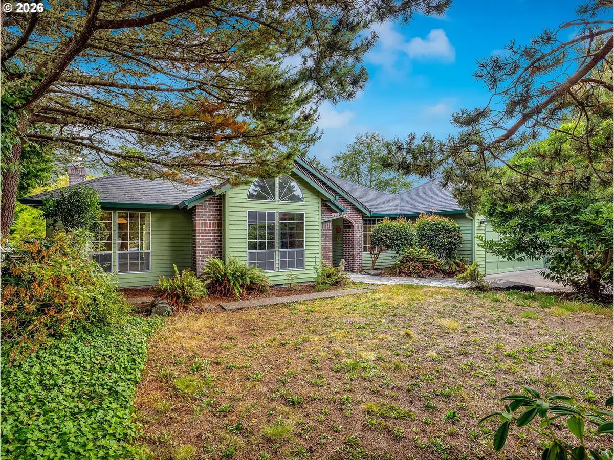 33726 Lake Front Dr, Warrenton, OR 97146 - #1