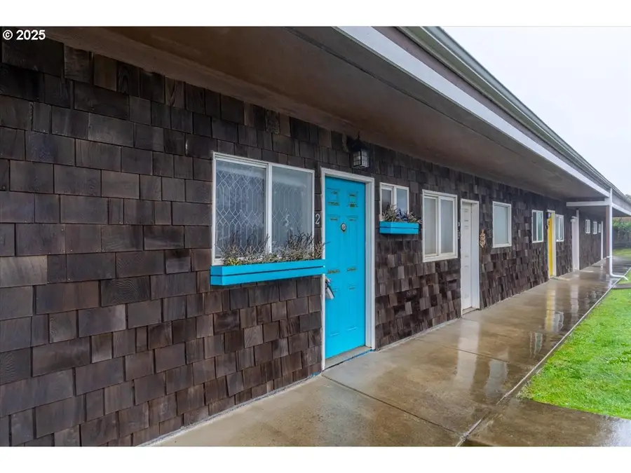 801 NW Coast St #2, Newport, OR 97365 - Image #2