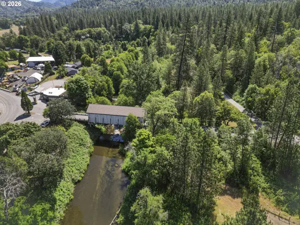 8622 E Evans Creek Rd, RogueRiver, OR 97537