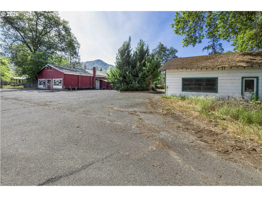 8622 E Evans Creek Rd, Wimer, OR 97537 - #2