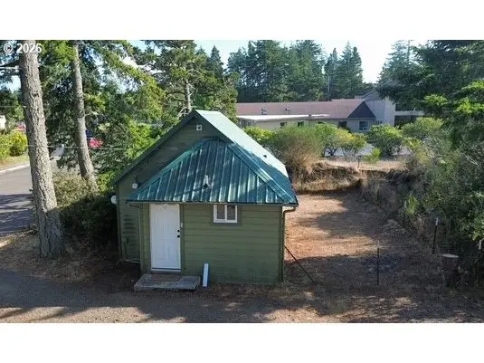 1425 Pine St, Florence, OR 97439 - #1