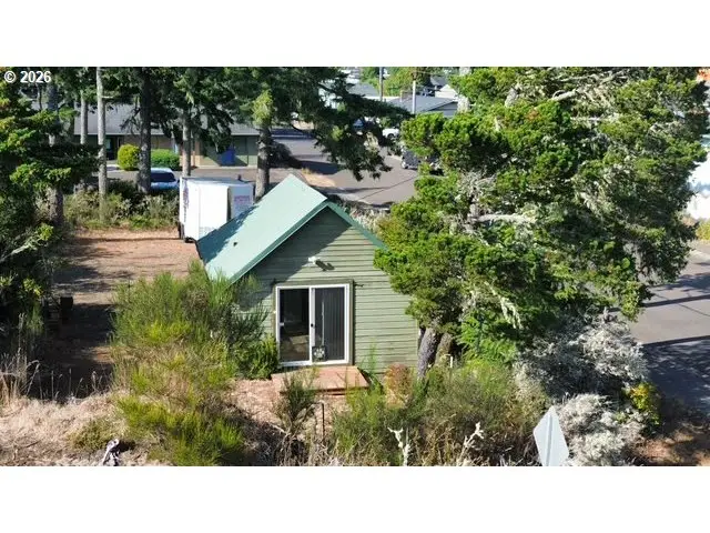 1425 Pine St, Florence, OR 97439 - #2