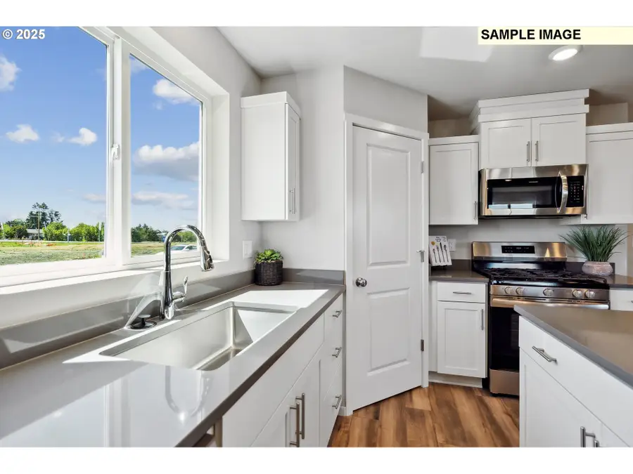 674 Merriott Ln, Woodburn, OR 97071 - Image #3