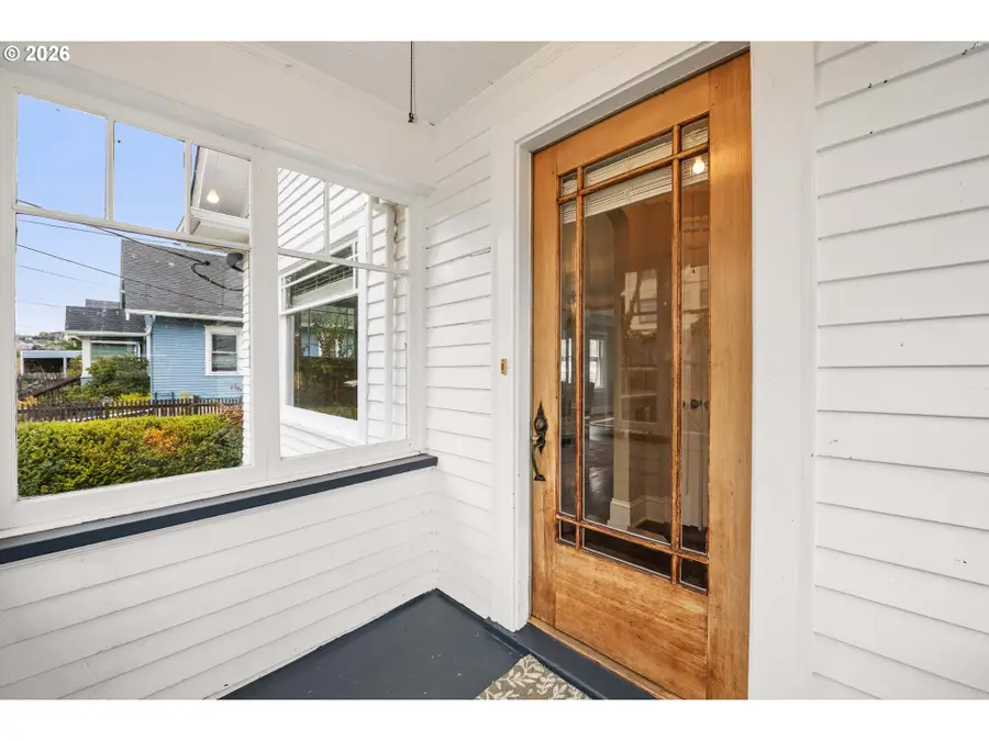 1358 Parker Pl, Astoria, OR 97103 - #3